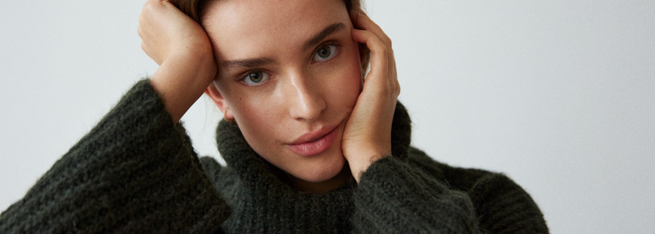 Ontdek de nieuwe collectie van mbym: stijlvolle blouses en trendy broeken. Shop nu online bij boetiek Aniek en creëer jouw eigen fashion statement met mbym.