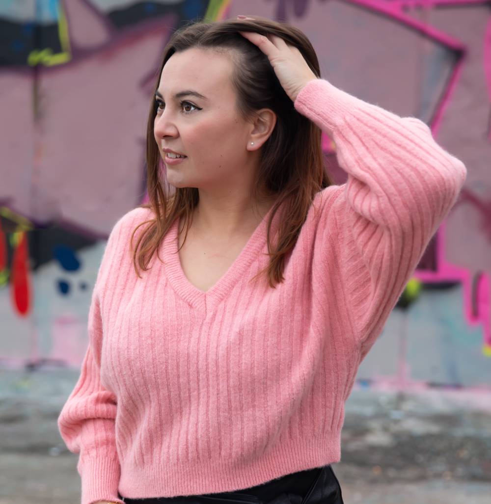 Bij de herfst/winter horen natuurlijk truien. Maar wat zijn nu de truien trends voor dames deze winter? Spencers, kleurrijke truien, truien in neutrale kleuren zoals wit, beige, camel en bruin en truien met halve rits.