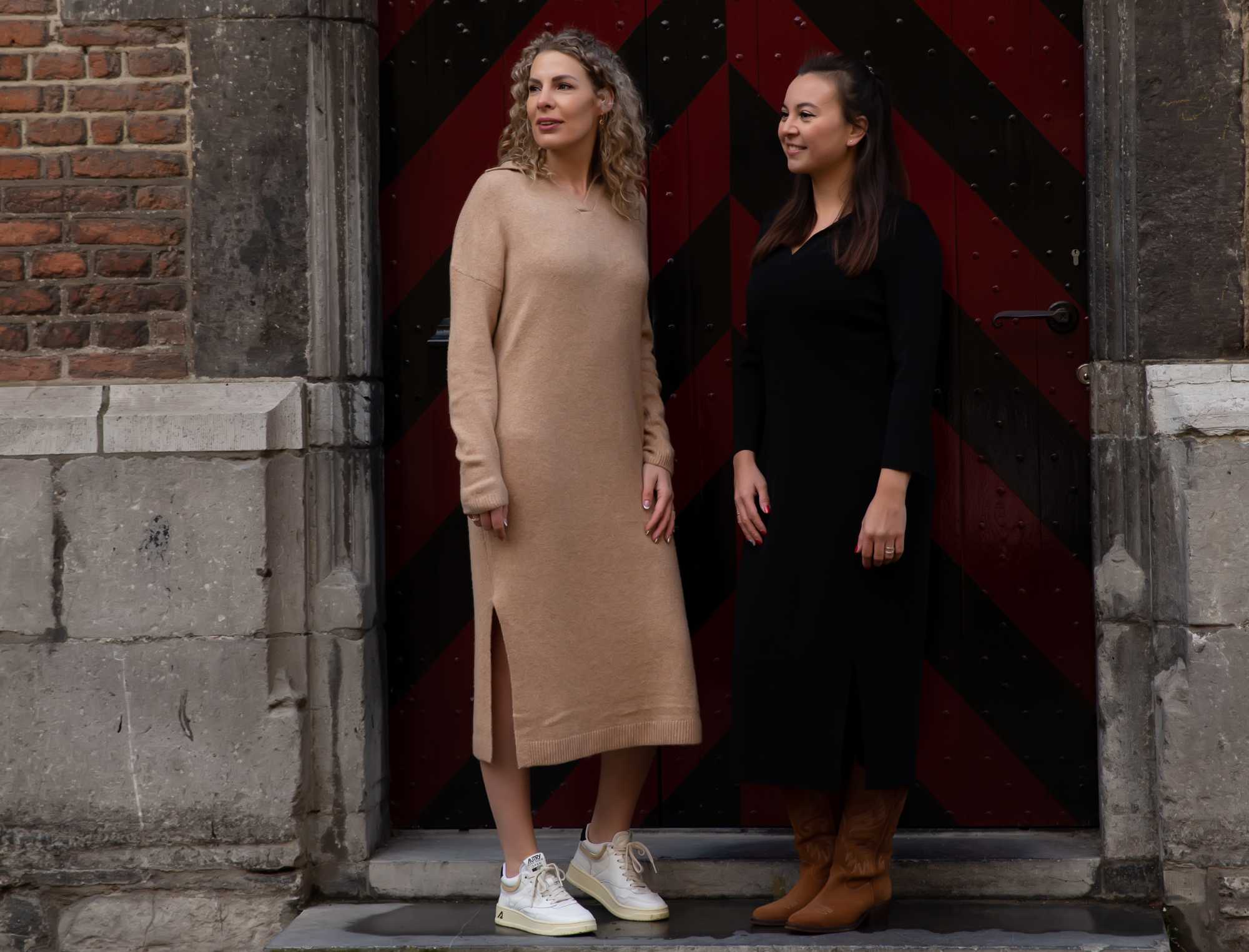 We zien de gebreide jurk in allerlei variatinten: kort, lang of juist midi lengte. Gebreide jurken met kabelpatroon, met col, v-hals