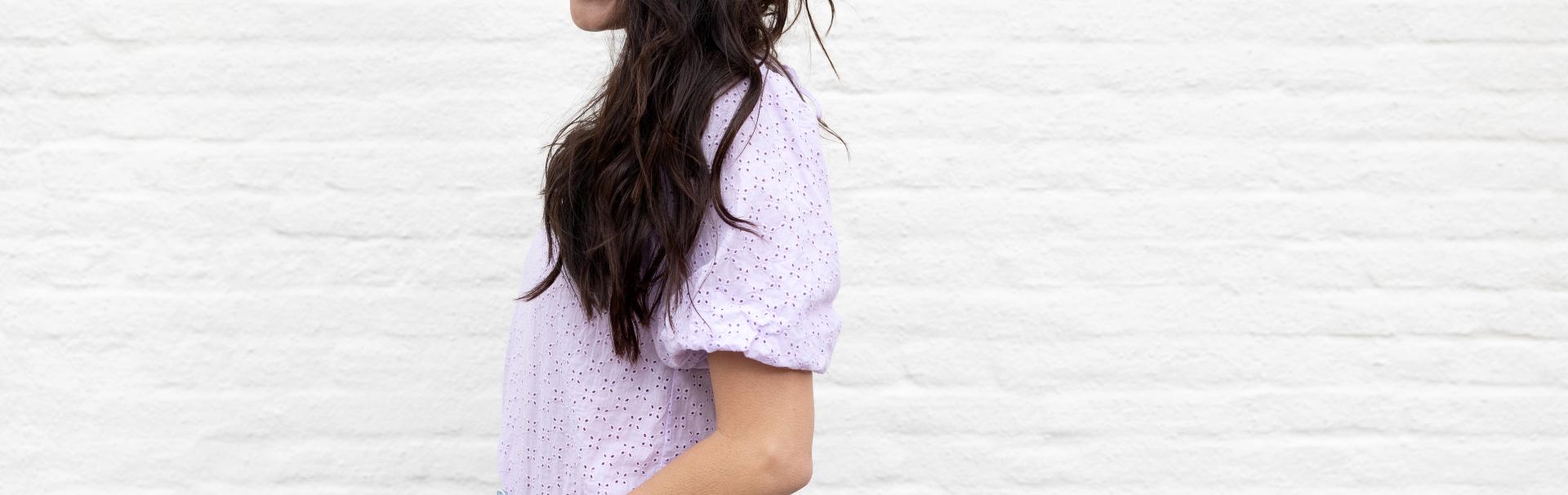 Zo combineer je lila kleding met jouw zomergarderobe. Shop je lila jurken, lila tops, lil truien en lila rokken online bij Fashion Boetiek Aniek. Online dames kleding o.a Modstrom, mbym, FRNCH, dezelfde werkdag verzonden.