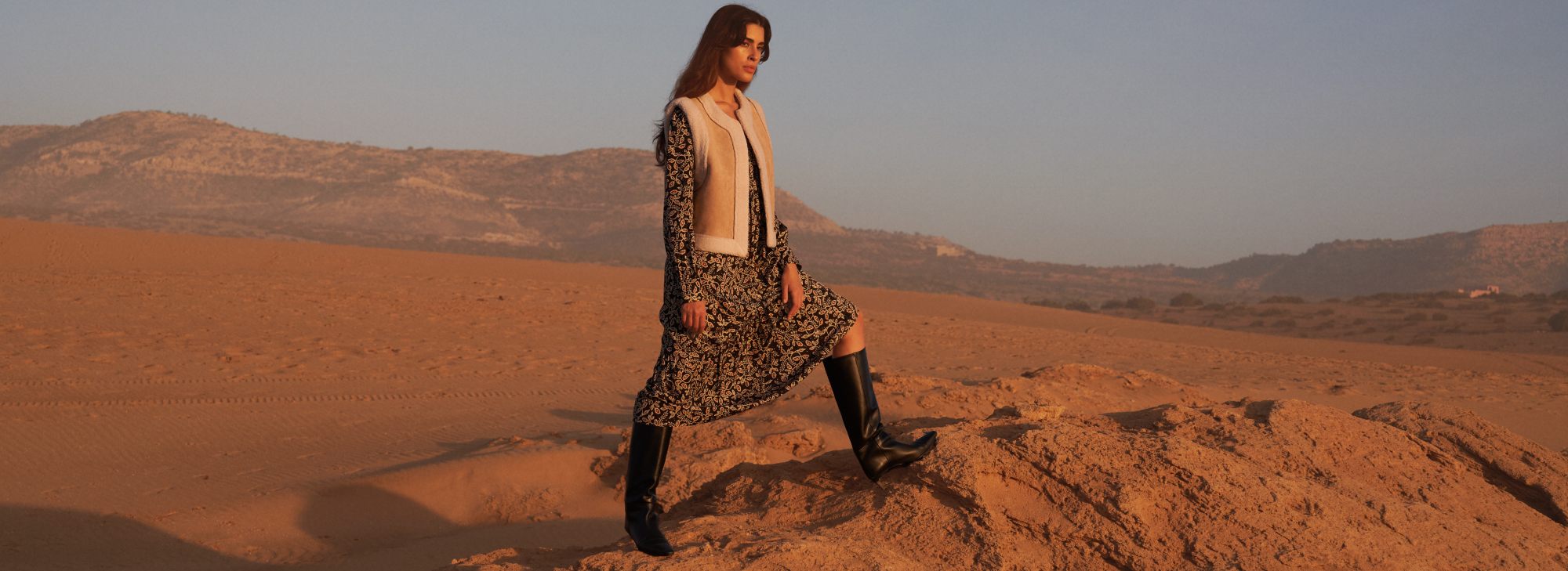 Lees deze blog voor antwoorden op veelgestelde vragen en ontdek handige stylingtips om jouw jurk op de beste manier te dragen.