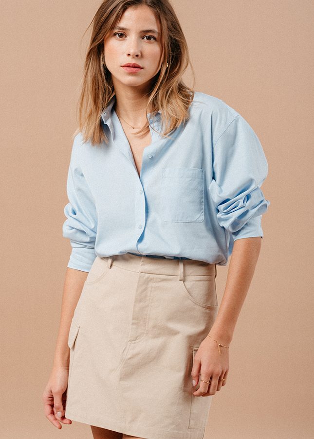 Beige een mini-cargorok Mariah van het merk Grace & Mila. De A-lijn mini-rok heeft een middelhoge taille, steekzakken en grote zakken aan de zijkant van de rok, met rits en knoopsluiting aan de voorzijde. Beige cargo rok Maria. Shop de nieuwe collectie zomerrokken, korte rokken bij online dameskleding Boetiek Aniek.