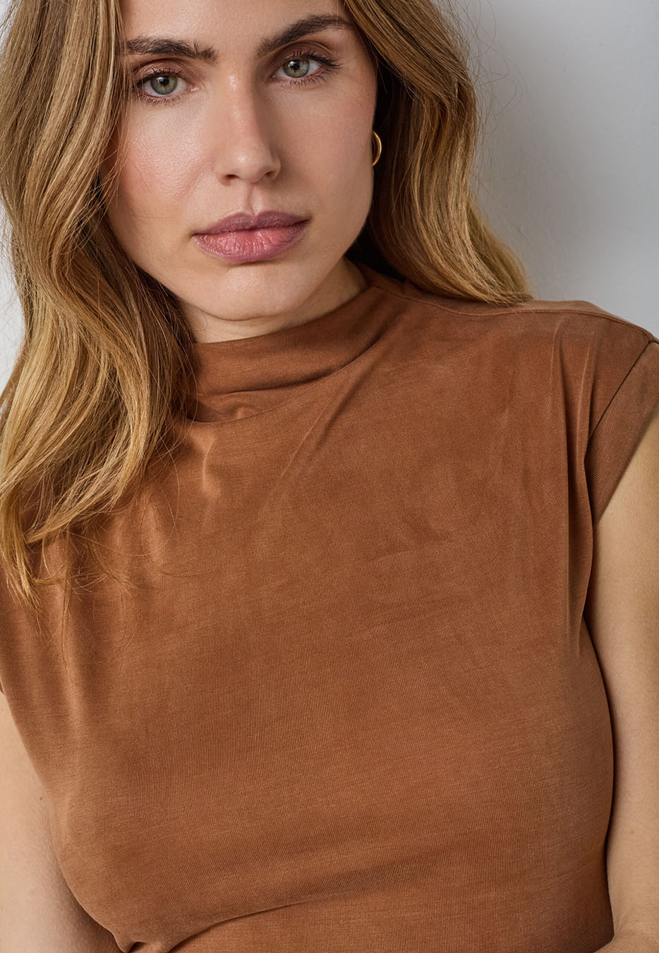 Co Couture CamillaCC Tee o-neck bruin voorkant model detail