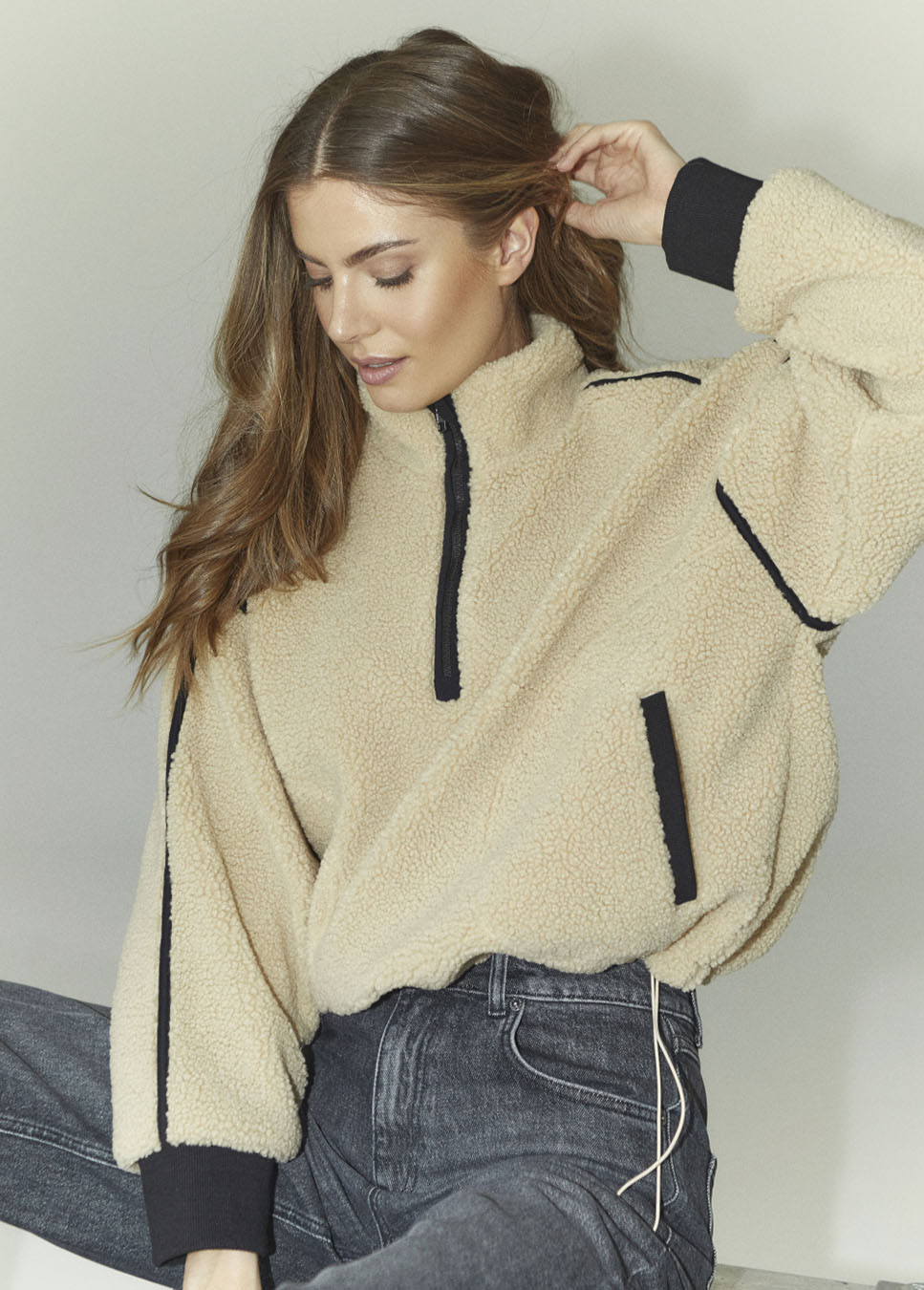 Co Couture MadinCC Fleece vest met rits beige voorkant model met jeans