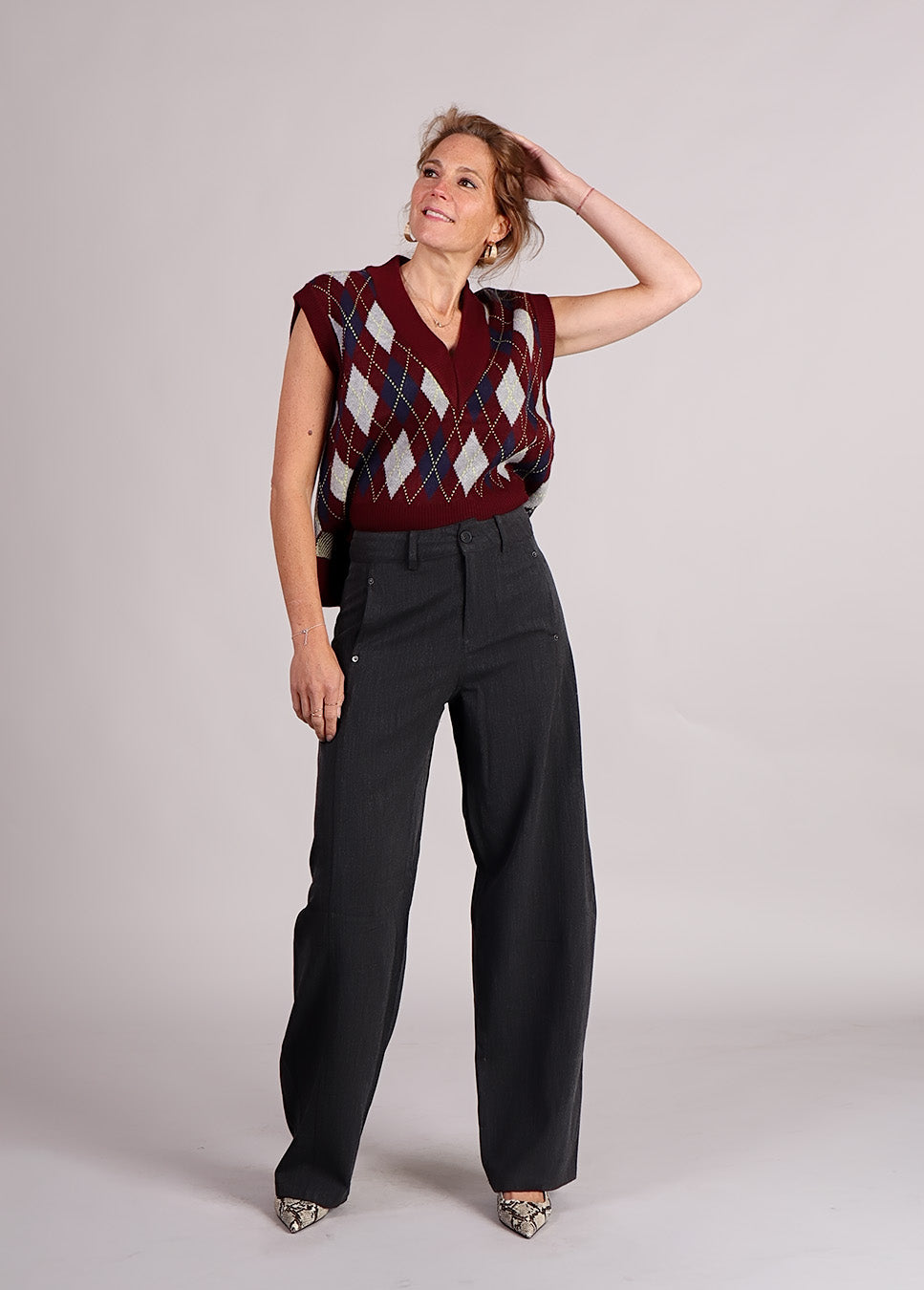 Co Couture RowCC Check Vest spencer rood voorkant model met grijze broek