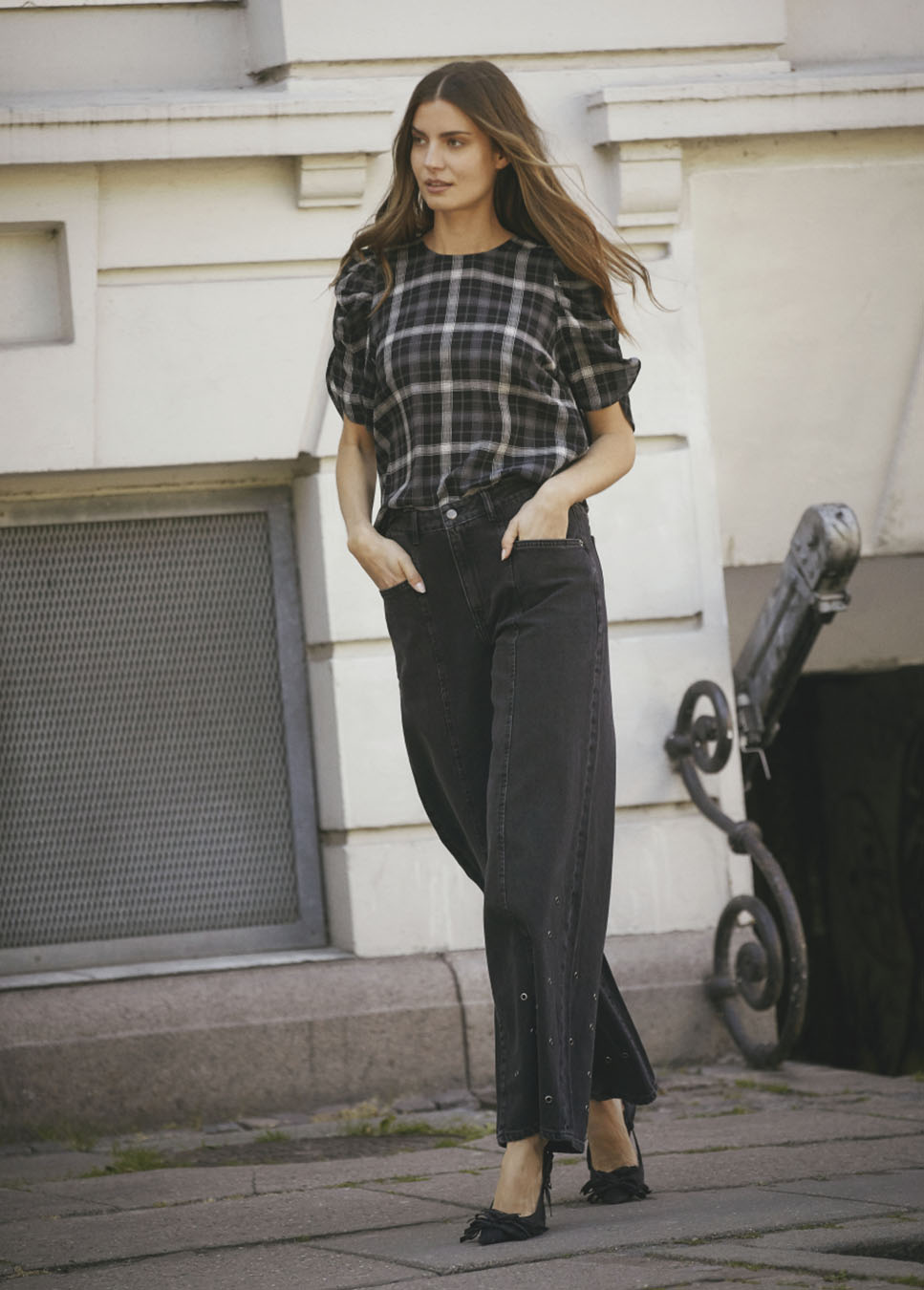 Co Couture SifCC Eyelet WIde LL jeans zwart voorkant model met zwarte blouse