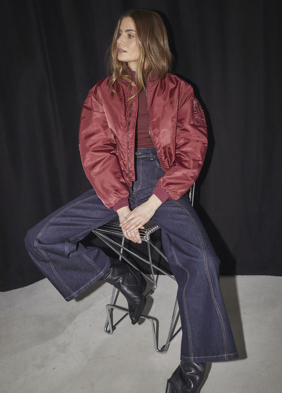 Co Couture WilsonCC Wave LL Jeans wide-leg donker blauw voorkant model met rode bomber