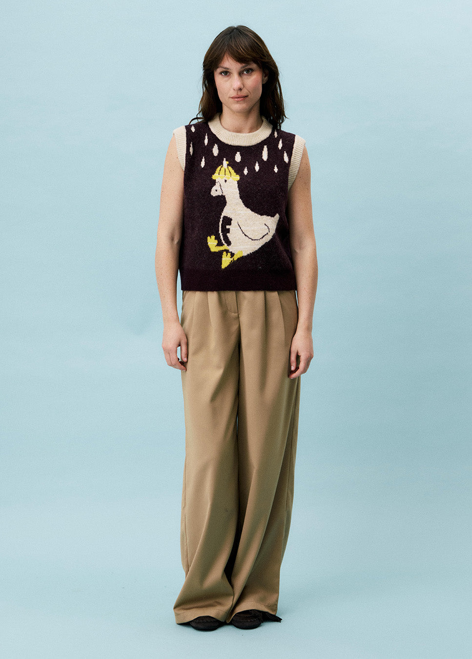 FRNCH Apollon pantalon wide-leg beige voorkant model met bruine spencer