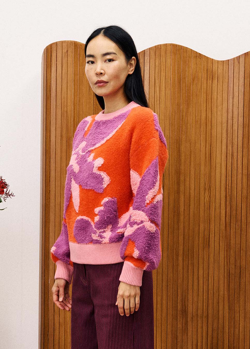 FRNCH CHM25771 trui bloemen print gebreid oranje zijkant model