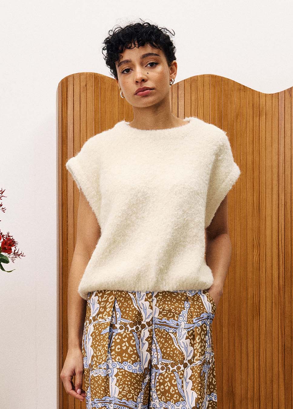 FRNCH CHM25788 gebreide wollen spencer wit creme voorkant model