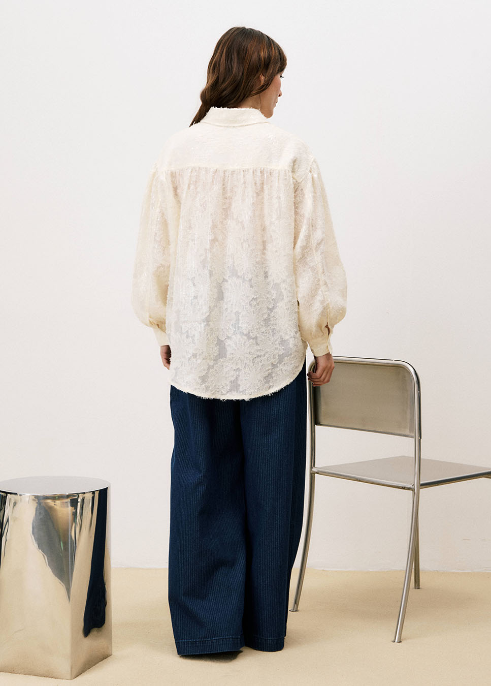 FRNCH Candi blouse met pailletten creme achterkant model met blauwe jeans