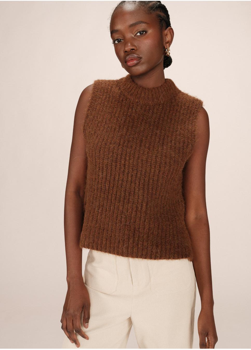 Grace en Mila sablon spencer bruin wolmix op model