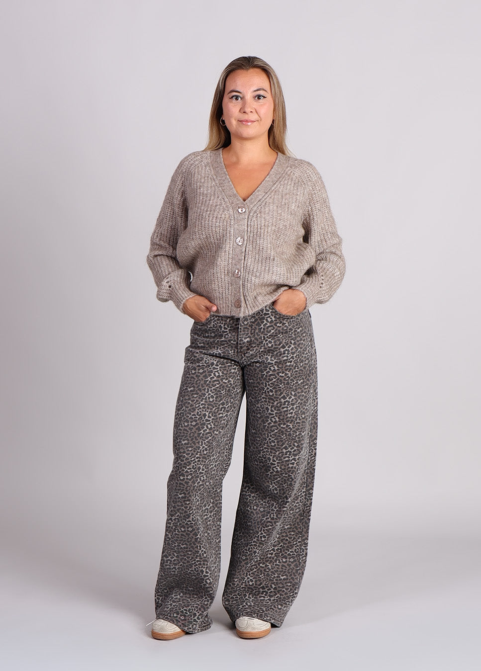 Grace & Mila Socca broek leopard print voorkant model