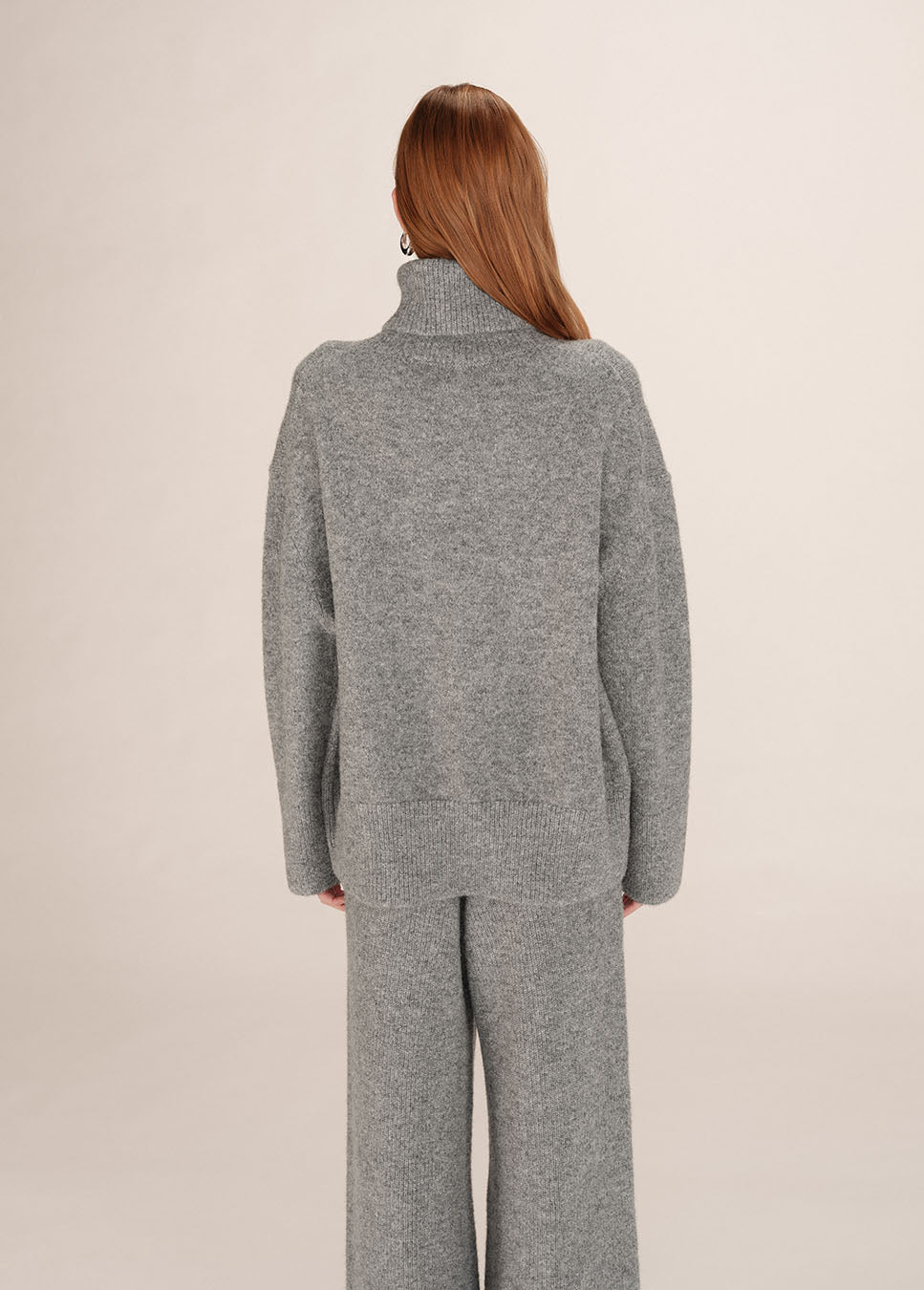 Grace & Mila Taxi coltrui gebreid wol oversized grijs achterkant model