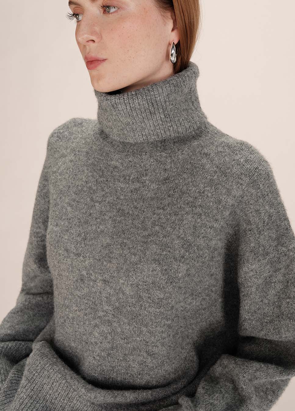 Grace & Mila Taxi coltrui gebreid wol oversized grijs detail van de trui