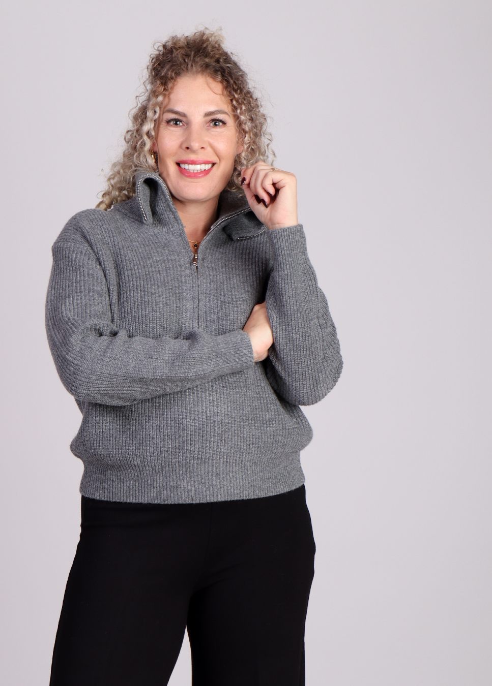 Grace Mila Naiki trui gebreid met halve rits Grijs