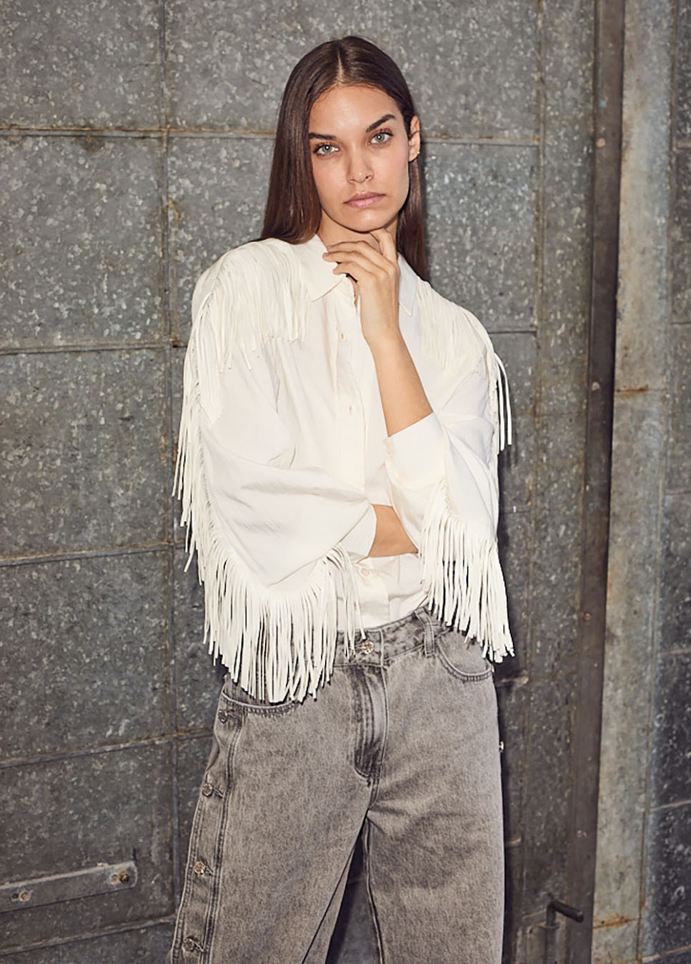 Haute L’Amitié Fringe blouse wit voorkant model met franjes