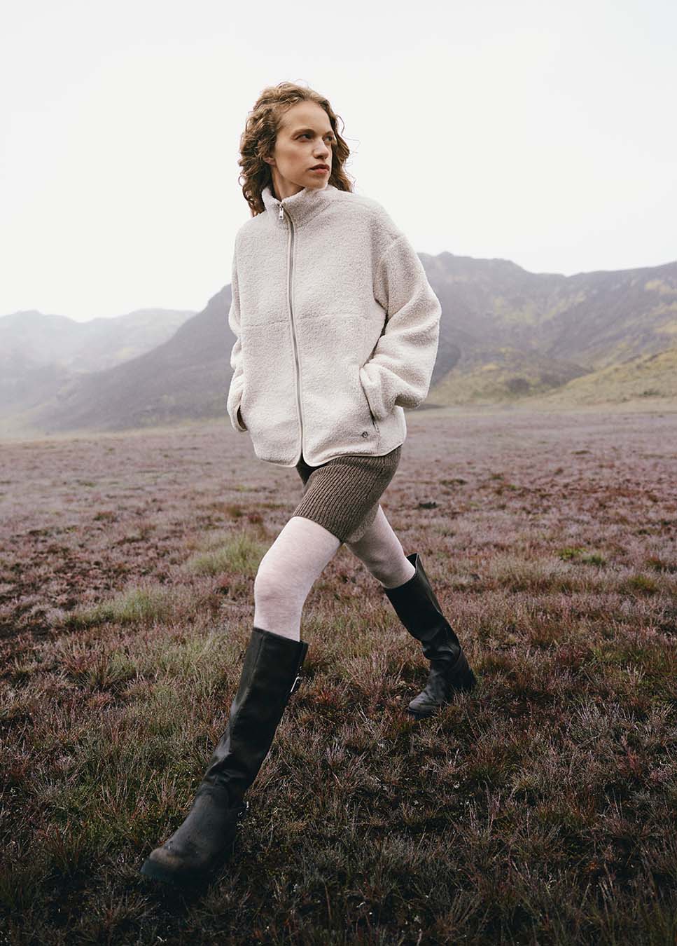 MSCH Copenhagen Letha teddy Jacket beige voorkant model lopend