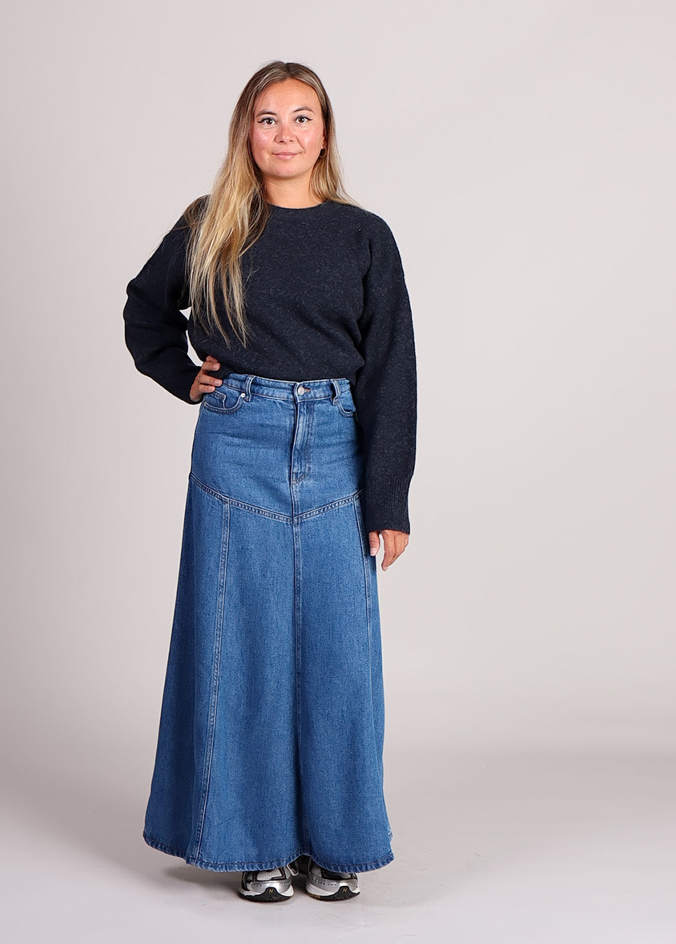 MSCH Copenhagen MSCHLaurentine Rue denim rok blauw voorkant model met blauwe trui