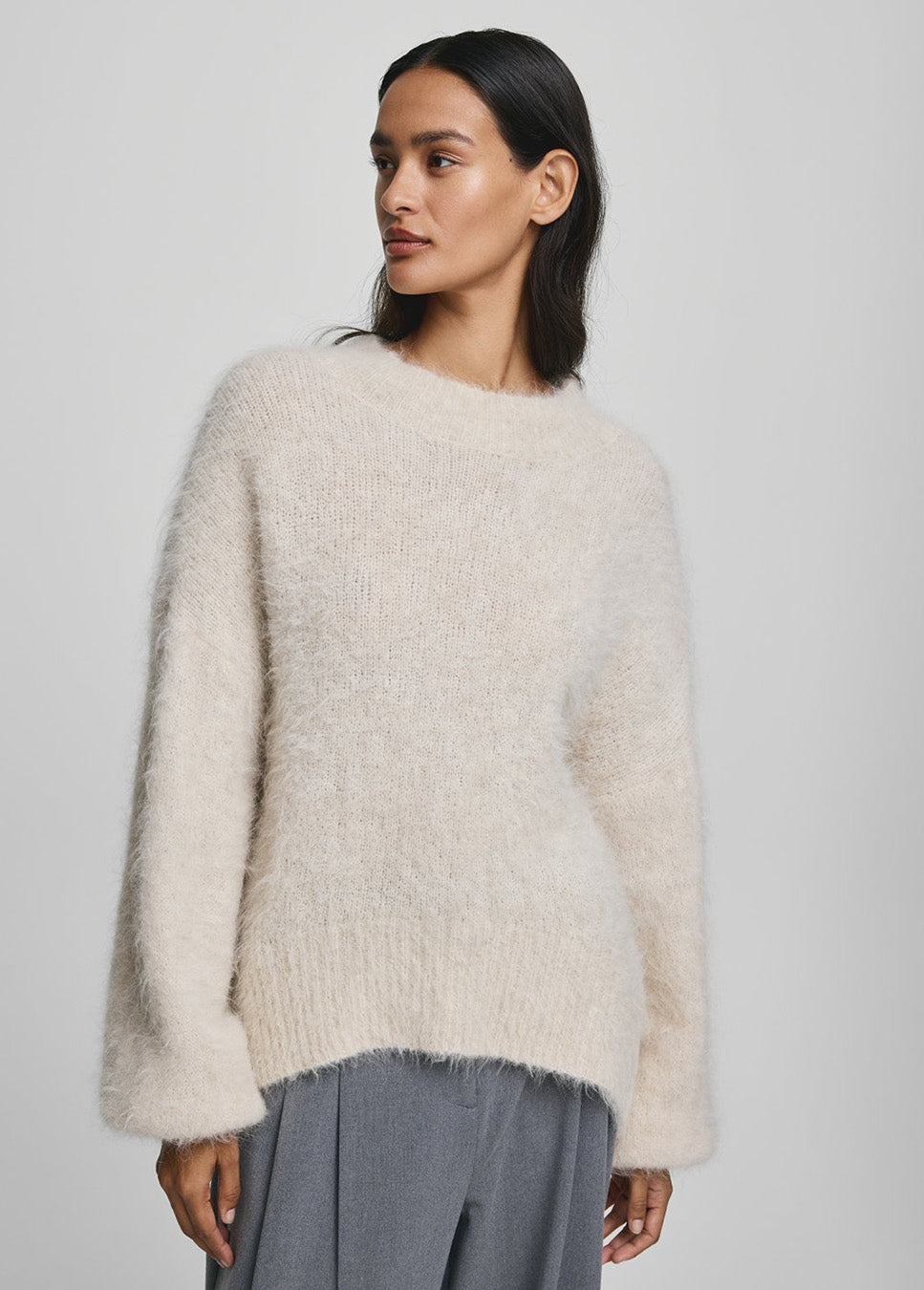 MSCH Copenhagen MSCHThira Salmia trui alpaca beige voorkant model met grijze pantalon