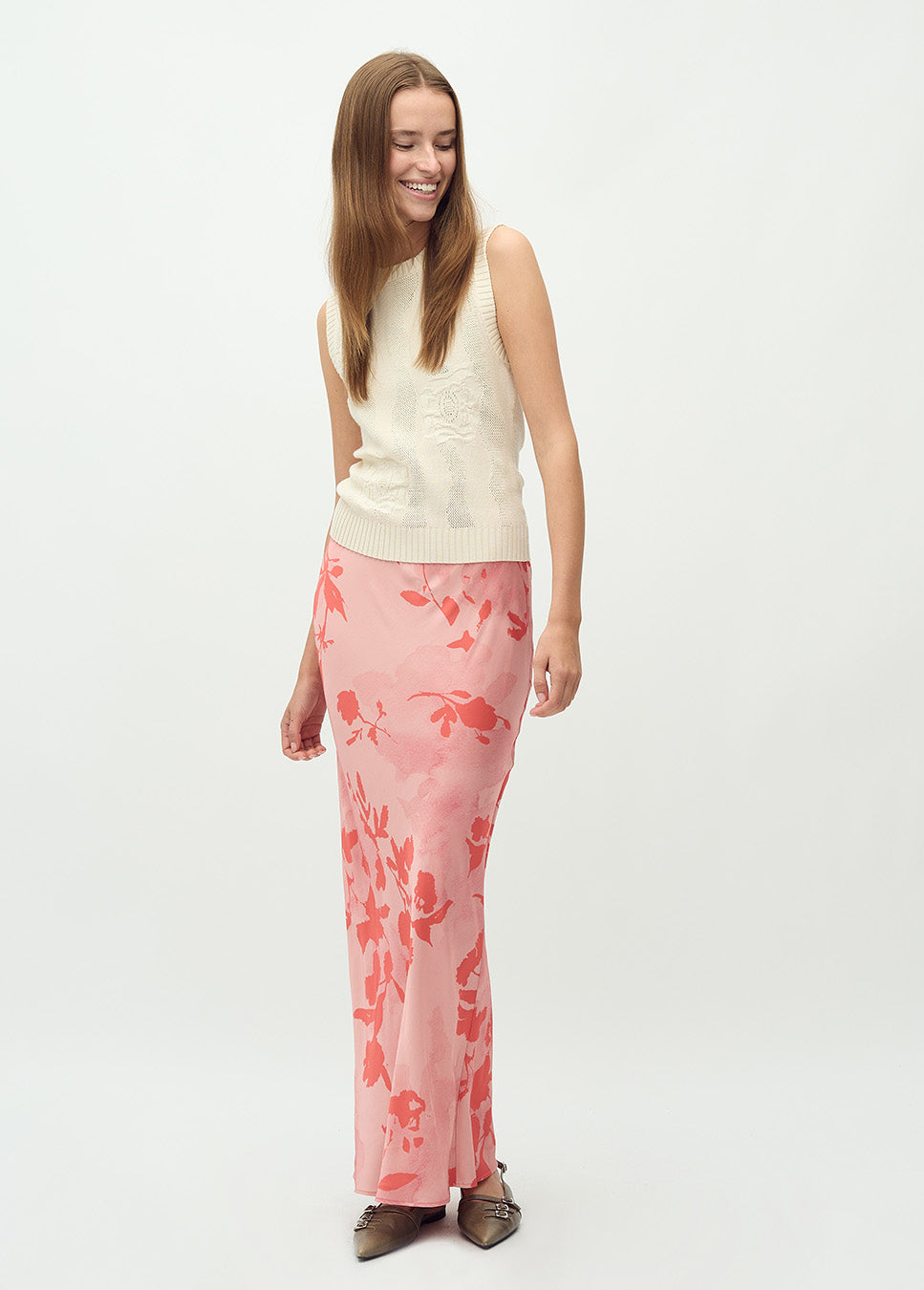 mbyM Aninda-M Felissa Rok met print roze satijn voorkant op model