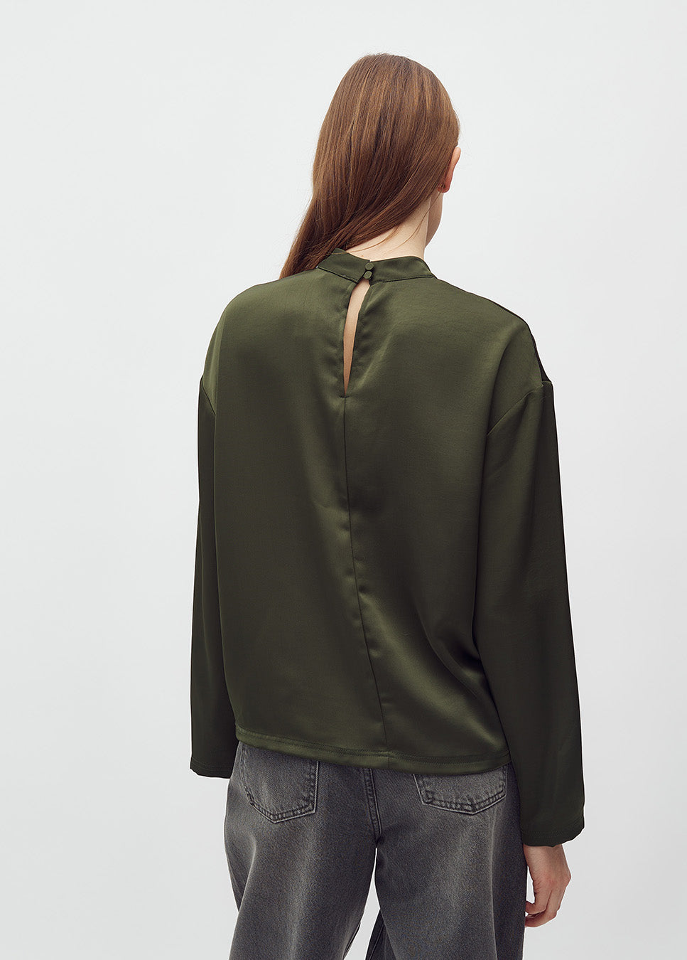 mbyM Linea Short LS-M blouse satijn donker groen achterkant