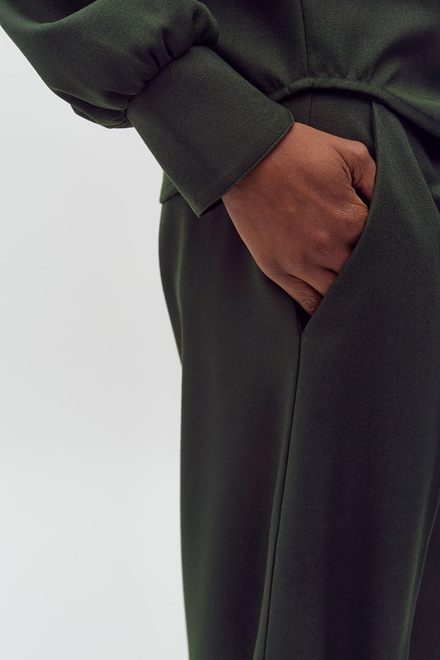 mbyM Pija-M pantalon met ballon effect donker groen detail