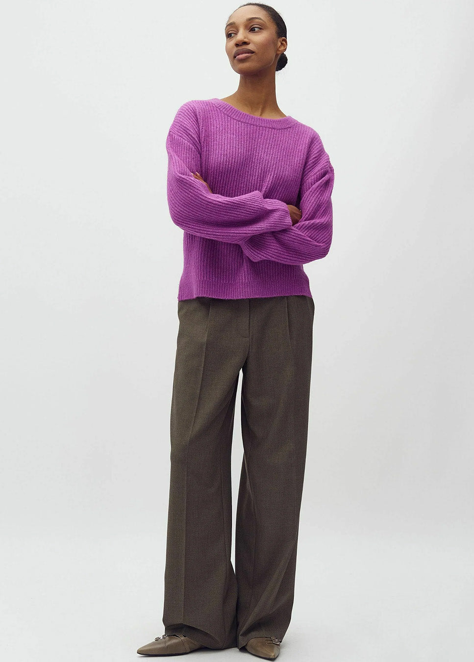 mbyM Servin-M trui gebreid wol roze voorkant model met pantalon