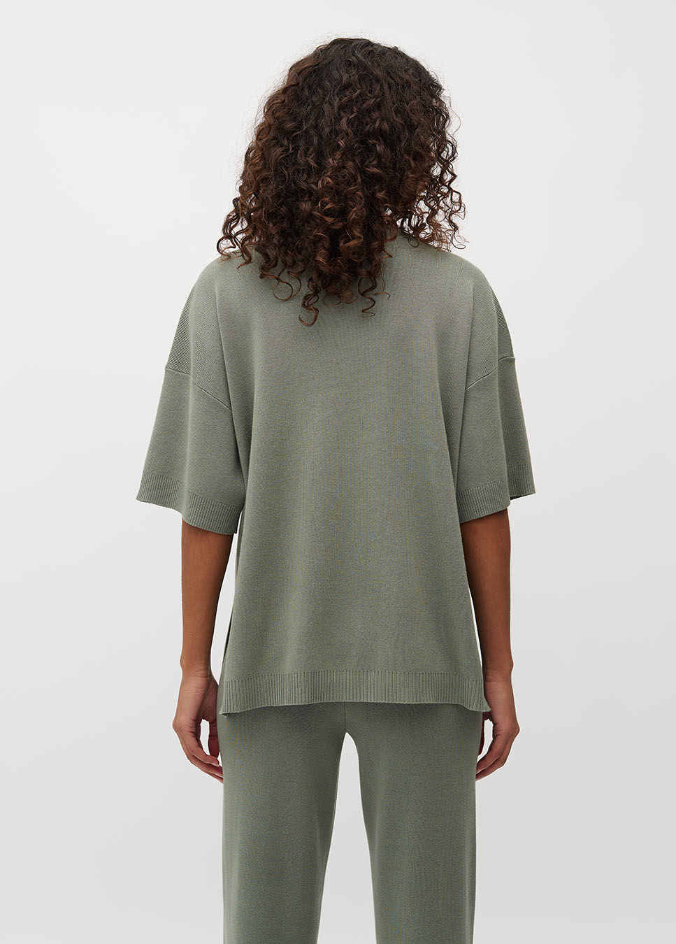 mbyM Sitta-M trui fijn gebreid korte mouwen groen achterkant model