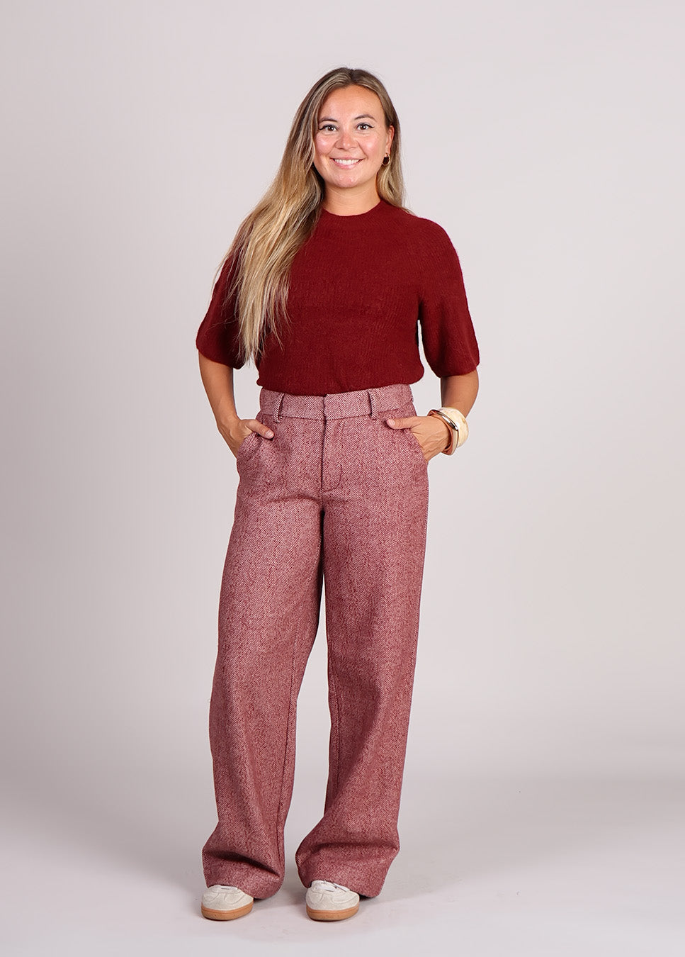 mbyM Tarrina-M pantalon wolmix gemeleerd rood voorkant model met rode trui