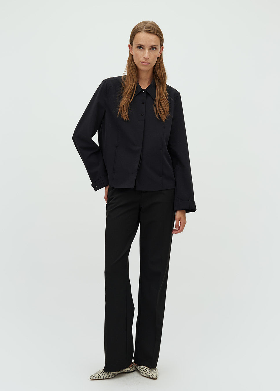 mbyM Vianni-M pantalon met ceintuur zwart voorkant model