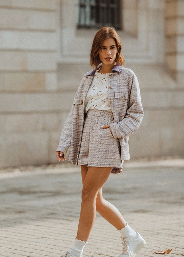 Online dameskleding Boetiek Aniek I Paarse tweed damesshort Ivan I Toffe tweed short van het merk Grace & Mila. De paars/grijze heeft een elastische tailleband en steekzakken. Een echte must-have deze zomer. Shop de nieuwe collectie dames shorts, tweed shorts, Grace & Mila shorts, tweed korte broeken, zomer broeken.