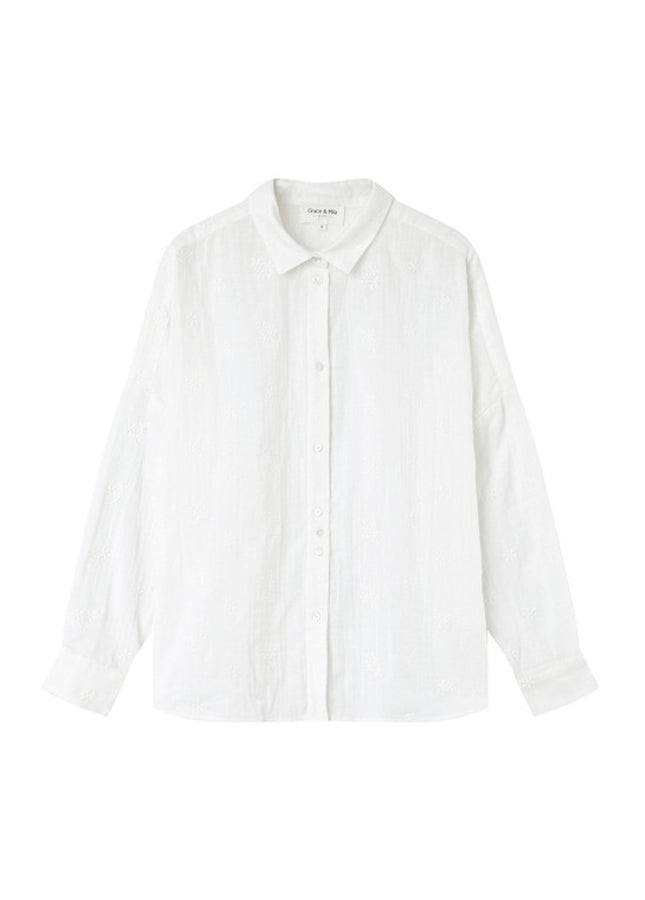 Witte blouse Jenny van het merk Grace & Mila. De witte blouse met geborduurde details valt laag op de schouders, heeft een luchtige kwaliteit (zoals linnen) en valt losjes. Een heerlijke blouse voor de zomer en eindeloos te combineren. Draag de blouse op een satijnlook rok of je favoriete jeans.