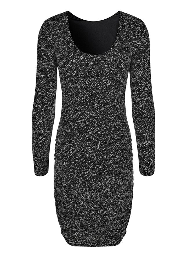 Online dameskleding Boetiek Aniek I Zwarte getailleerde glitterjurk van het merk mbyM. De aansluitende korte glitterjurk heeft lange mouwen en een ronde hals. Deze glitterjurk is perfect geschikt voor een feestje. Shop de nieuwe jurken, mbyM jurken, glitterjurken, zwarte korte glitterjurk, feestjurken, paillettenjurk.