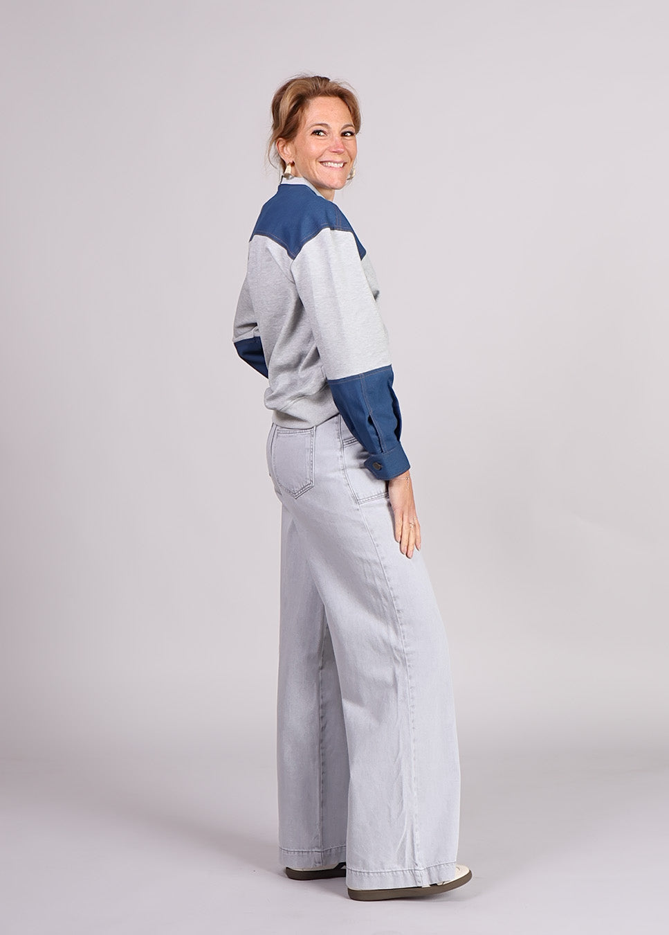 Co Couture CandizCC denim mix sweater grijs zijkant model met grijze jeans