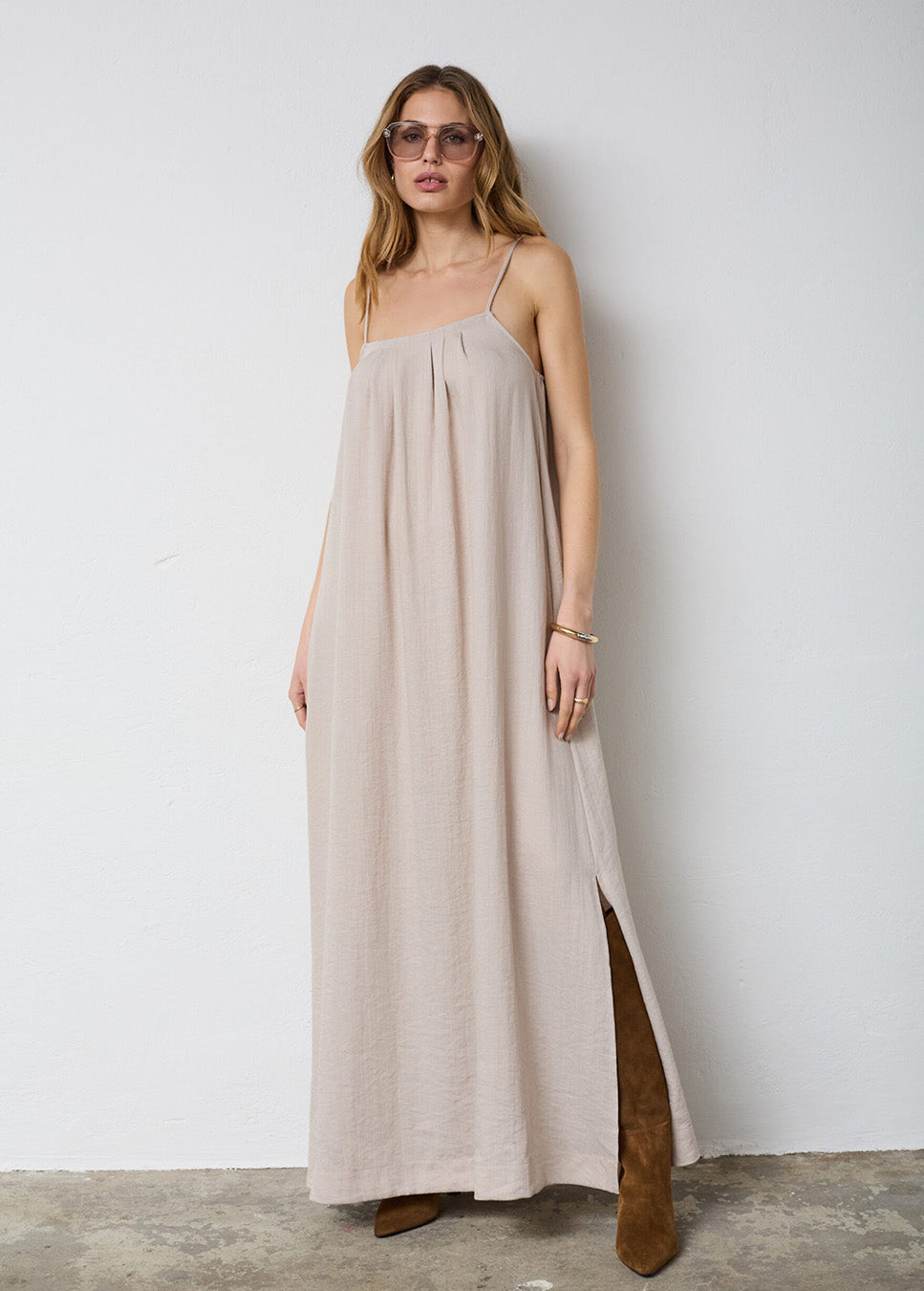 Co Couture EvaCC Strap Dress maxi beige voorkant van het model