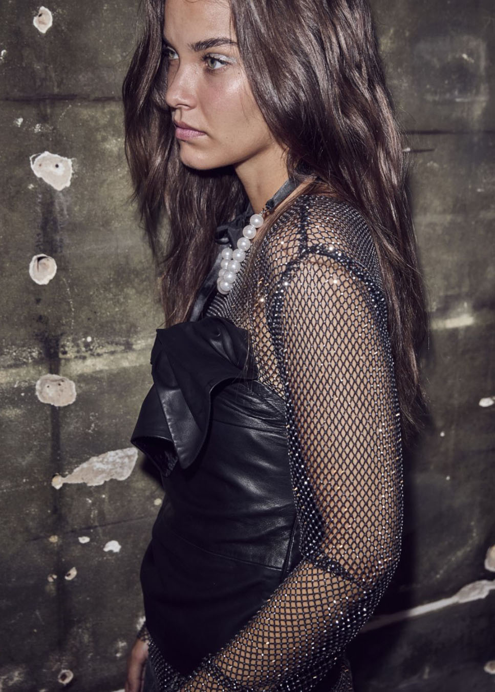 Co Couture KrystalCC Net Blouse zwart zijkant model met zwarte vegan leren top