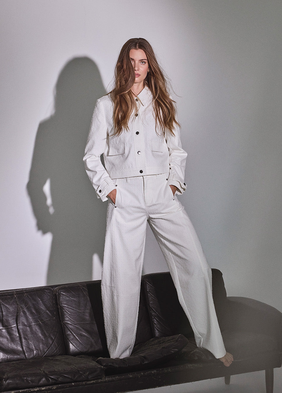 Co Couture MarciCC Structure LL Pant off white voorkant model met wit jasje