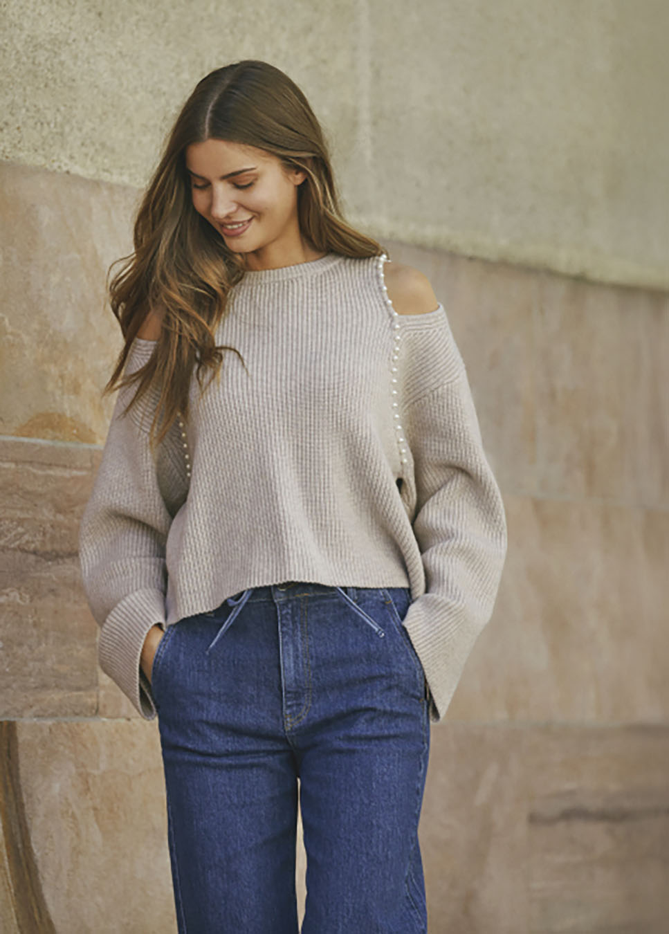 Co Couture RowCC Rib Pearl trui beige voorkant model met blauwe jeans