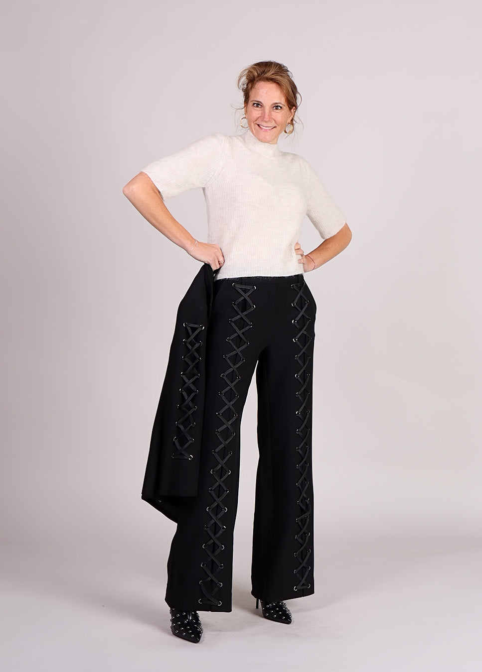Co Couture VolaCC Eyelet LL Pant met veters zwart voorkant model met blazer los