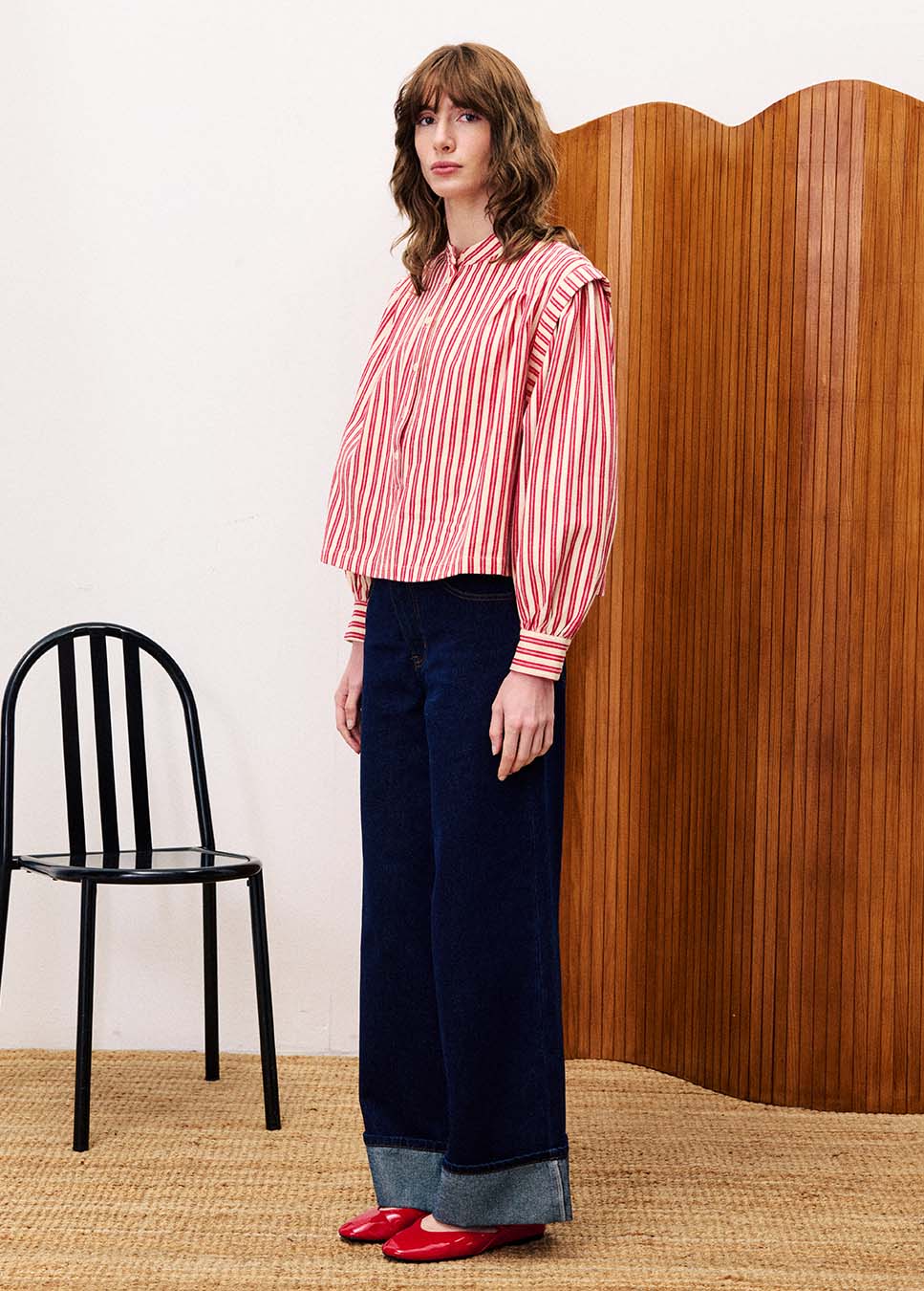 FRNCH CHC25647 blouse met schouderdetails gestreept rood wit zijkant model 