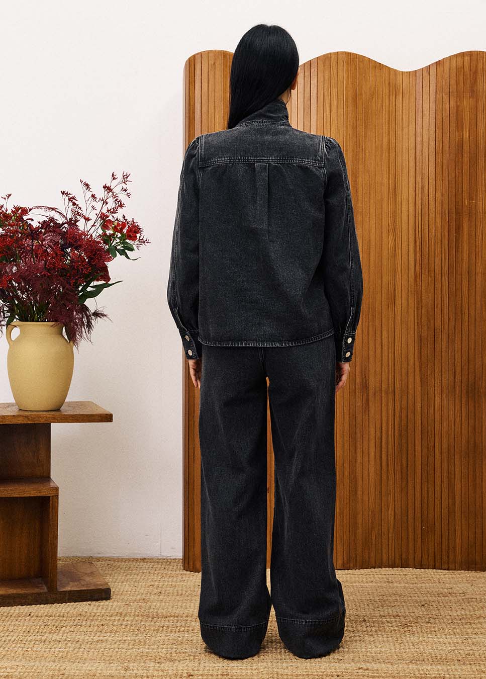 FRNCH CHC25739 blouse met knoopkraag denim zwart achterkant model