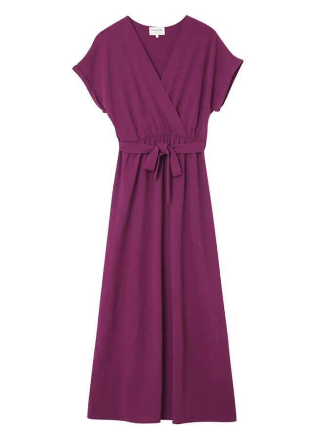 Mooie fuchsia Maxi-jurk van het merk Grace & Mila. De V-hals maxi-jurk met overslag heeft korte wijde omgeslagen mouwen. De maxi-jurk heeft een elastische taille met (afneembare) strikceintuur die je figuur benadrukt. Shop de nieuwe collectie jurken, maxi-jurken, roze zomerjurken bij online dameskleding Boetiek Aniek.