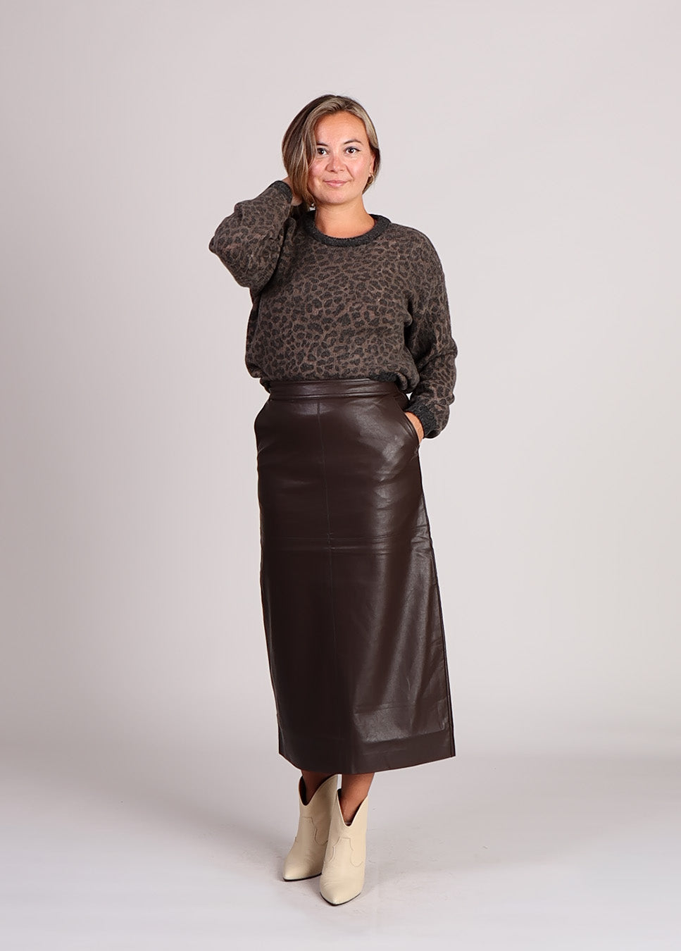 Grace & Mila Santigold trui leopard print voorkant met vegan leather rok