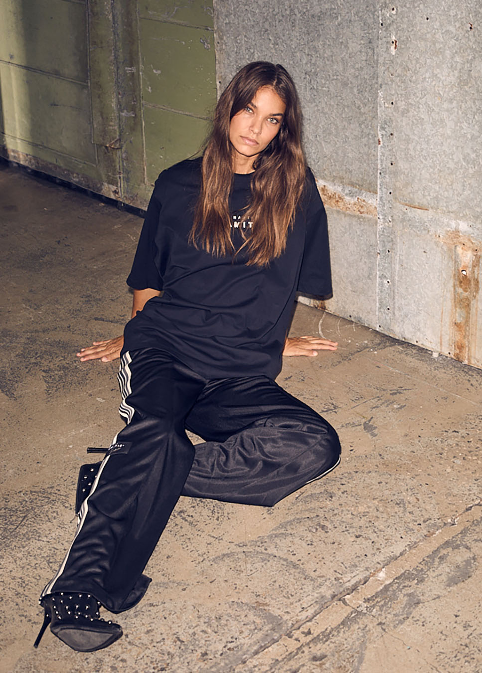 Haute L’Amitié Baggy Days Track tall pants black voorkant model