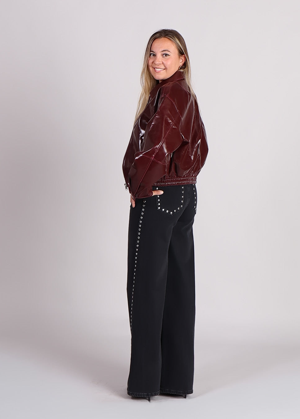 Homage palazzo jeans with big studs zwart achterkant model