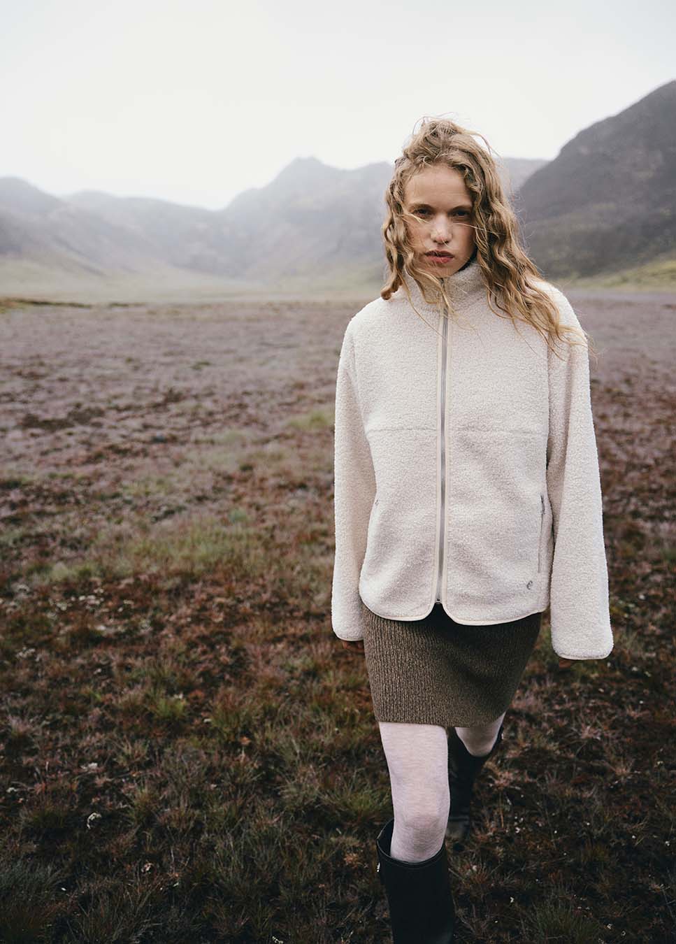 MSCH Copenhagen Letha teddy Jacket beige voorkant model met rok buiten