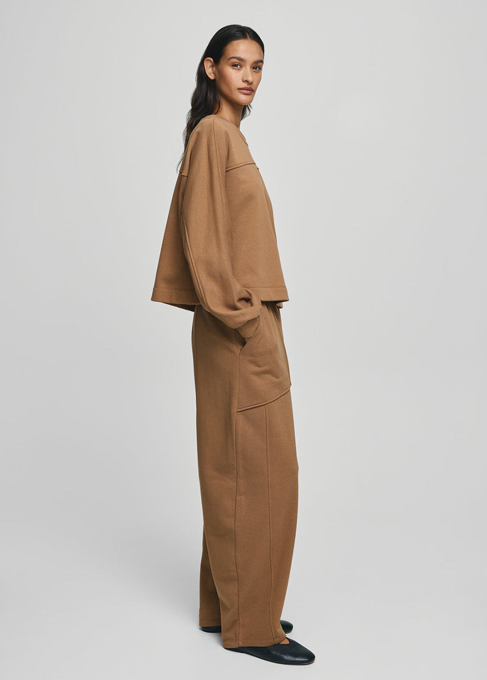 MSCH Copenhagen MSCHBriena Pocket Sweat Pants beige zijkant model met bijpassende trui