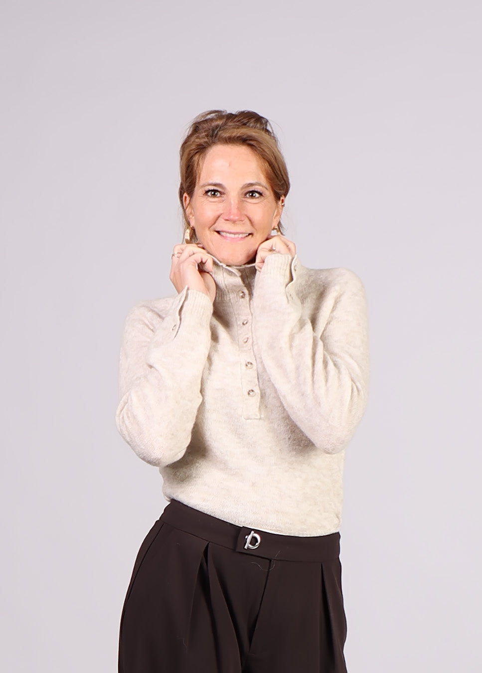 MSCH Copenhagen MSCHMilania Hope M trui wol beige op model met bruine pantalon