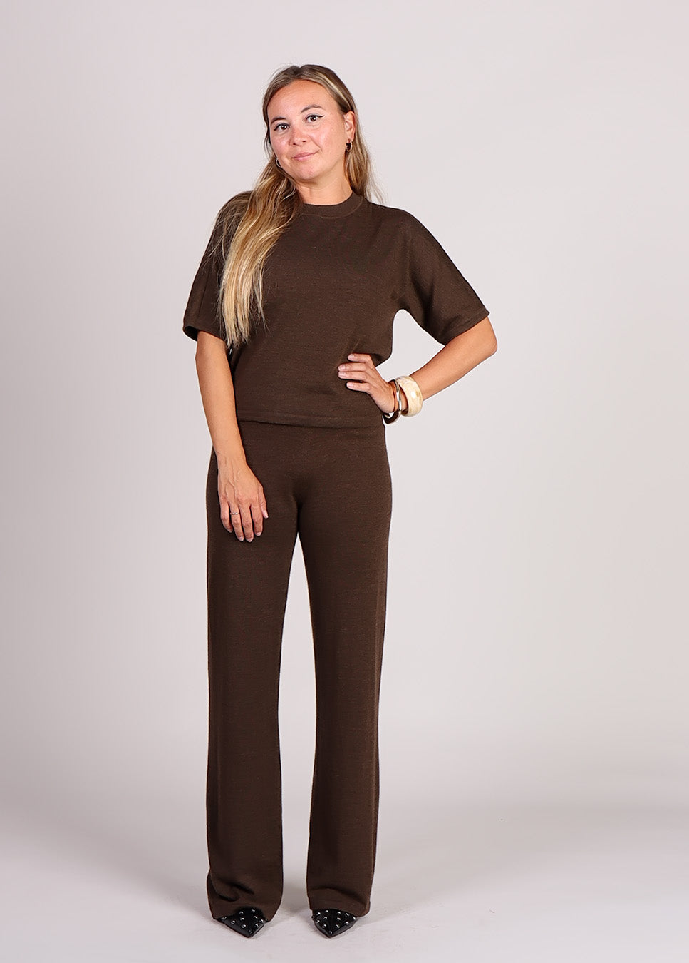 MSCH Copenhagen MSCHNema Avalina broek wol bruin voorkant model met bijpassende bruine  gebreide top